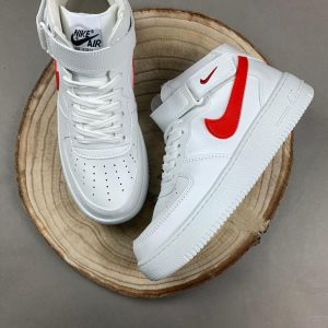 Nike Air Force bota logo rojo